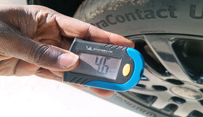 2014 Volkswagen Jetta HIGHLINE TDI AT, Diesel, Automatic, 1,58,920 km, tyre