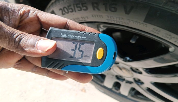 2014 Volkswagen Jetta HIGHLINE TDI AT, Diesel, Automatic, 1,58,920 km, tyre