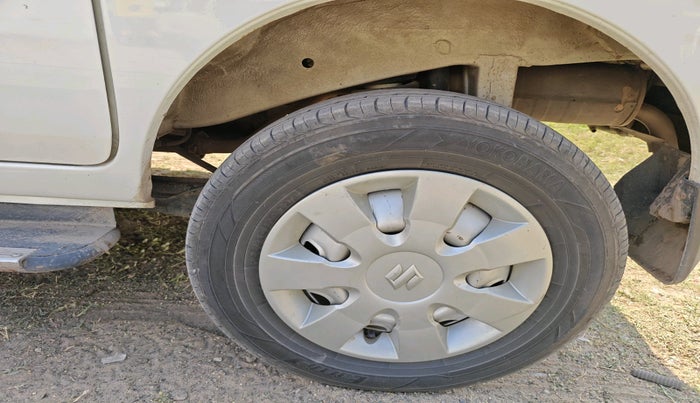 2022 Maruti Eeco 5 STR AC CNG (O), CNG, Manual, 52,800 km, tyre