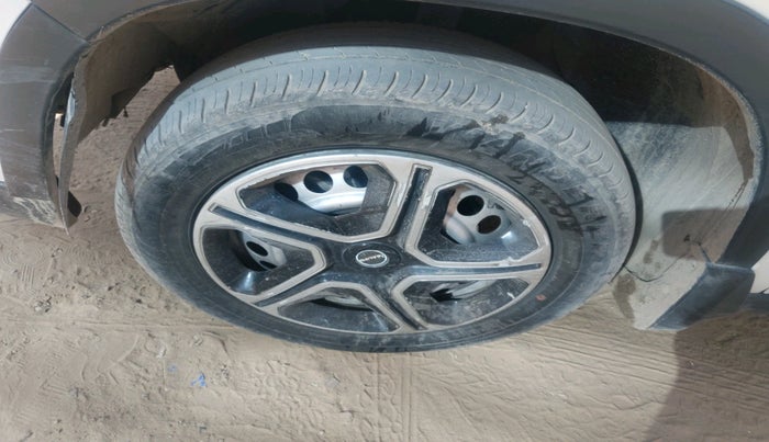 2022 Maruti BREZZA LXI, Petrol, Manual, 84,701 km, tyre