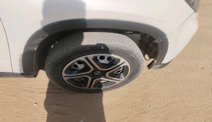 2022 Maruti BREZZA LXI, Petrol, Manual, 84,701 km, tyre