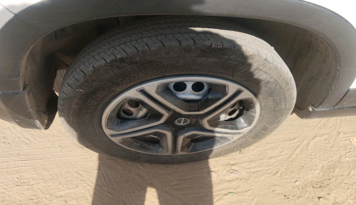 2022 Maruti BREZZA LXI, Petrol, Manual, 84,701 km, tyre