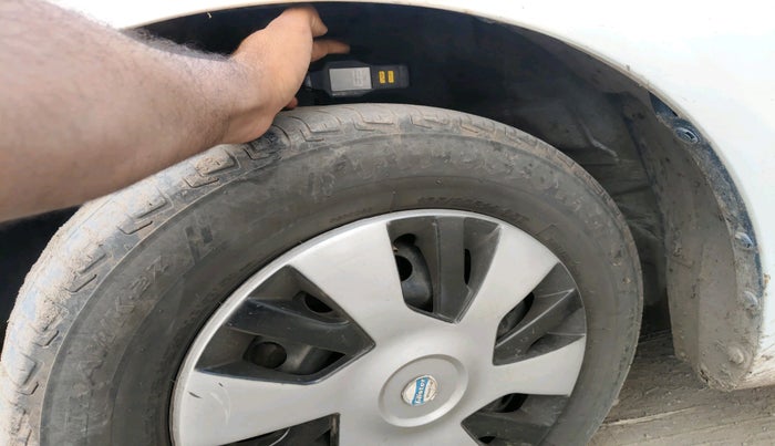 2017 Maruti Swift VDI, Diesel, Manual, 1,43,790 km, tyre