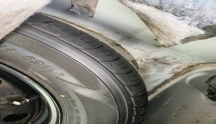 2014 Toyota Etios Liva G, Petrol, Manual, 56,580 km, tyre