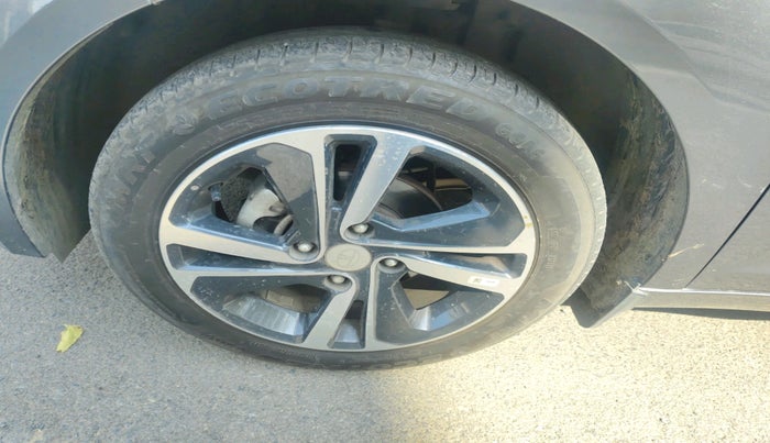 2024 Tata ALTROZ XZ PLUS SUNROOF CNG, Petrol, Manual, 14,296 km, tyre