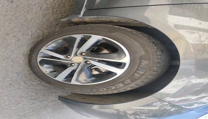 2024 Tata ALTROZ XZ PLUS SUNROOF CNG, Petrol, Manual, 14,296 km, tyre