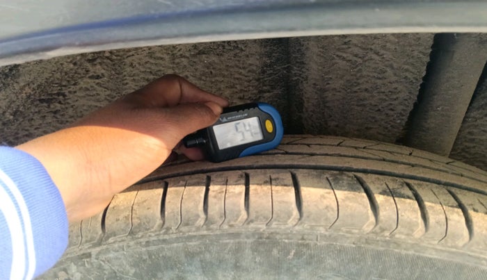 2016 Maruti Vitara Brezza ZDI, Diesel, Manual, 1,78,502 km, tyre