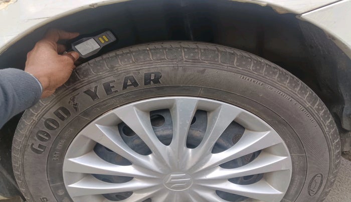 2015 Maruti Ciaz VXI, Petrol, Manual, 2,11,498 km, tyre