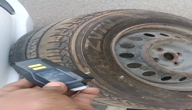 2015 Maruti Ciaz VXI, Petrol, Manual, 2,11,498 km, tyre