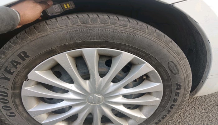 2015 Maruti Ciaz VXI, Petrol, Manual, 2,11,498 km, tyre