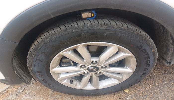 2017 Hyundai Creta S PLUS 1.4 DIESEL, Diesel, Manual, 1,96,457 km, tyre