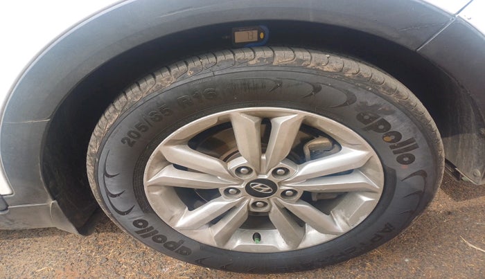 2017 Hyundai Creta S PLUS 1.4 DIESEL, Diesel, Manual, 1,96,457 km, tyre