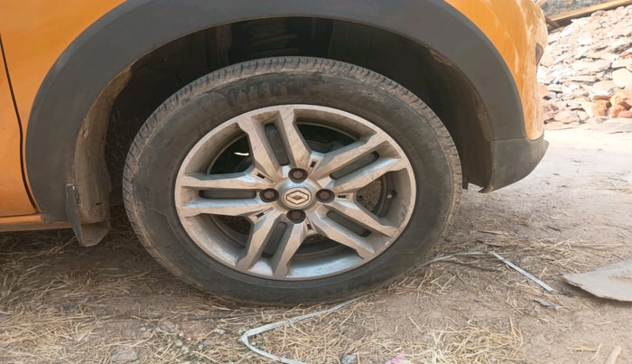 2022 Renault TRIBER RXZ, Petrol, Manual, 1,24,468 km, tyre