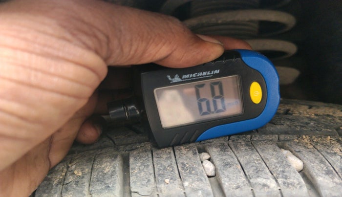 2015 Audi Q3 35 TDI Quattro, Diesel, Automatic, 1,02,655 km, tyre