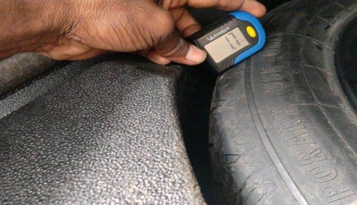 2015 Audi Q3 35 TDI Quattro, Diesel, Automatic, 1,02,655 km, tyre