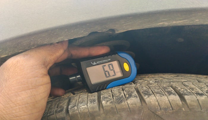 2015 Audi Q3 35 TDI Quattro, Diesel, Automatic, 1,02,655 km, tyre