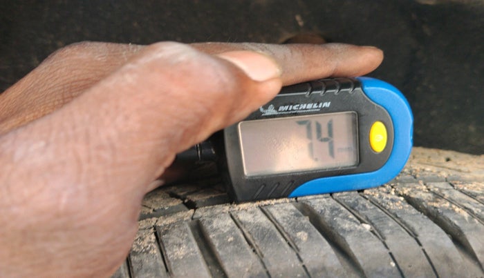 2015 Audi Q3 35 TDI Quattro, Diesel, Automatic, 1,02,655 km, tyre