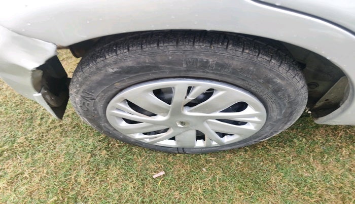 2014 Chevrolet Sail 1.2 LS, Petrol, Manual, 2,33,610 km, tyre