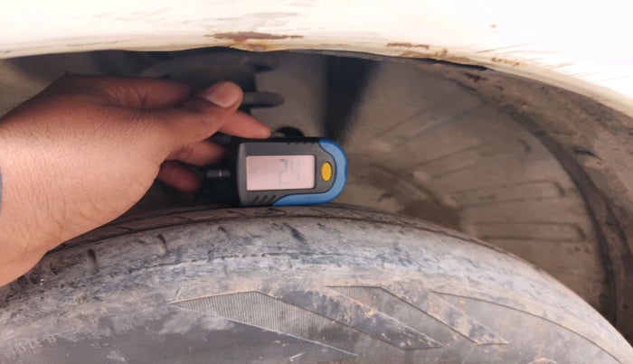 2017 Maruti Wagon R 1.0 LXI CNG, Petrol, Manual, 1,96,052 km, tyre