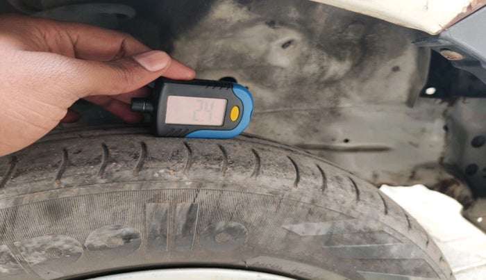 2017 Maruti Wagon R 1.0 LXI CNG, Petrol, Manual, 1,96,052 km, tyre