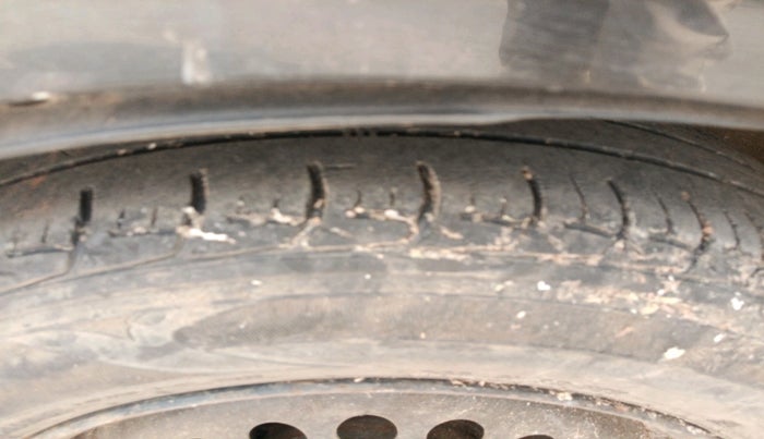 2010 Honda City 1.5L I-VTEC V MT, Petrol, Manual, 1,21,036 km, tyre