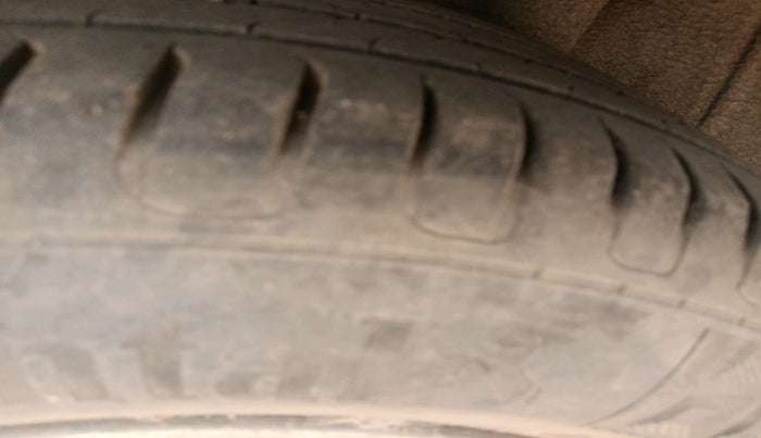 2010 Honda City 1.5L I-VTEC V MT, Petrol, Manual, 1,21,036 km, tyre