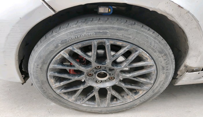 2012 Renault Fluence 1.5 E2, Diesel, Manual, 1,16,090 km, tyre