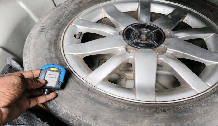 2012 Renault Fluence 1.5 E2, Diesel, Manual, 1,16,090 km, tyre