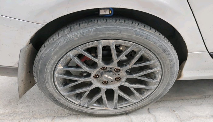 2012 Renault Fluence 1.5 E2, Diesel, Manual, 1,16,090 km, tyre