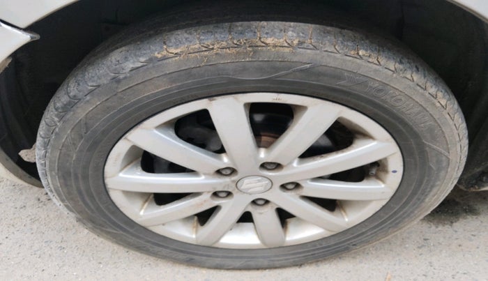 2010 Maruti SX4 ZXI, Petrol, Manual, 77,766 km, tyre