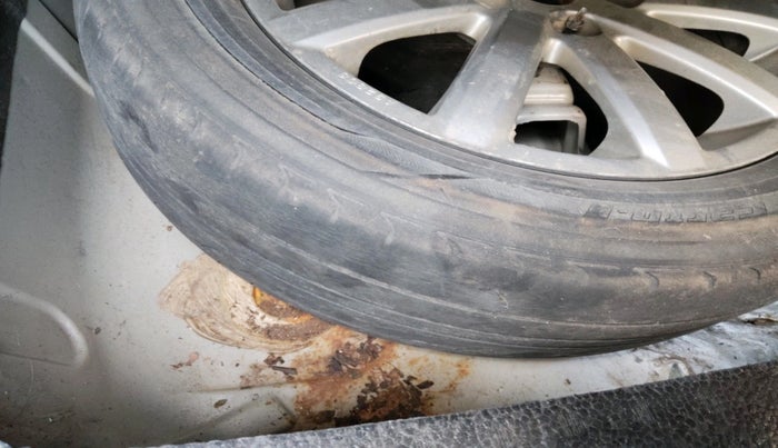 2010 Maruti SX4 ZXI, Petrol, Manual, 77,766 km, tyre