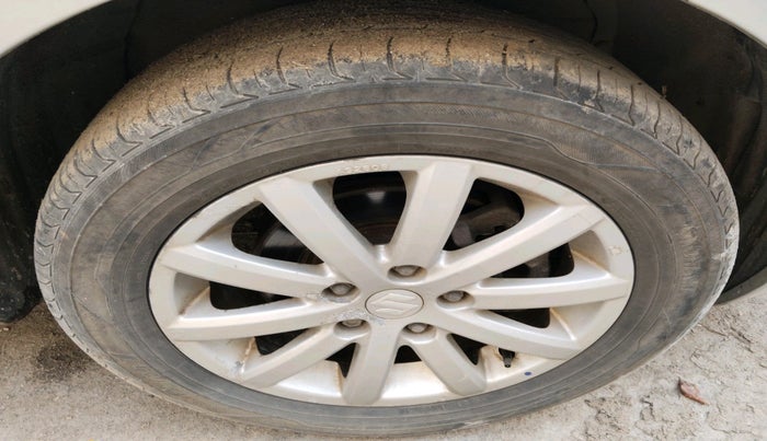 2010 Maruti SX4 ZXI, Petrol, Manual, 77,766 km, tyre