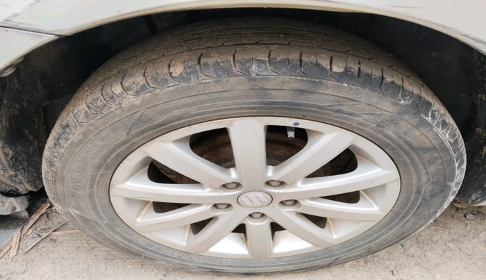 2010 Maruti SX4 ZXI, Petrol, Manual, 77,766 km, tyre