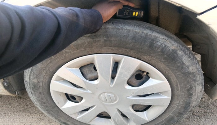 2015 Maruti Swift Dzire VXI, Petrol, Manual, 79,652 km, tyre