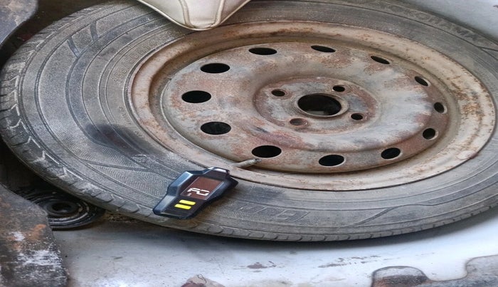 2015 Maruti Swift Dzire VXI, Petrol, Manual, 79,652 km, tyre