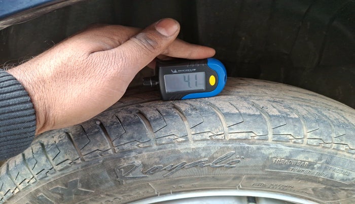 2022 Maruti Swift LXI, Petrol, Manual, 24,813 km, tyre