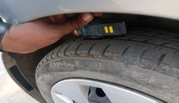 2017 Hyundai Xcent E+, Petrol, Manual, 70,923 km, tyre