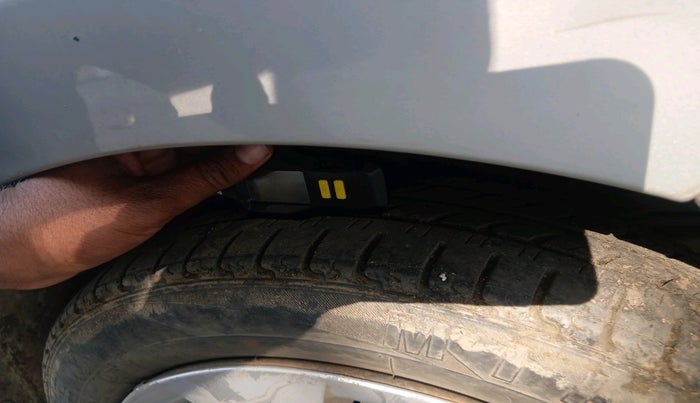 2017 Hyundai Xcent E+, Petrol, Manual, 70,923 km, tyre