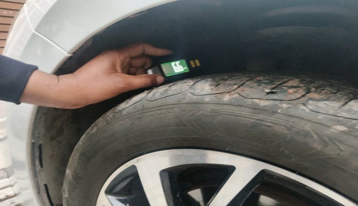 2022 Volkswagen VIRTUS TOPLINE TSI 1.0 AT, Petrol, Automatic, 51,955 km, tyre