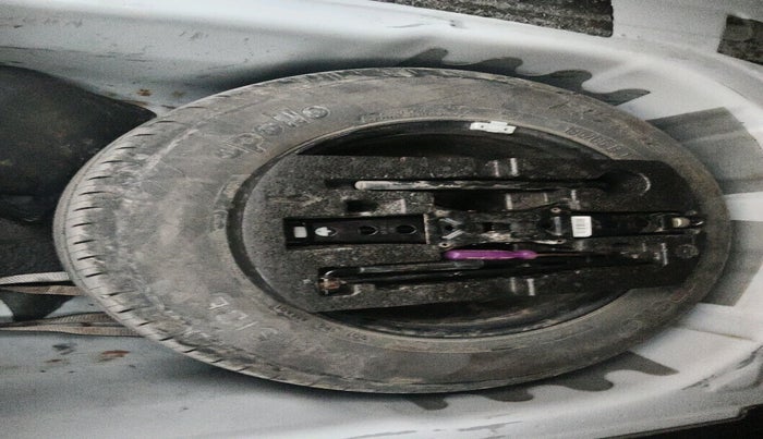 2022 Volkswagen VIRTUS TOPLINE TSI 1.0 AT, Petrol, Automatic, 51,955 km, tyre