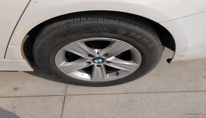 2013 BMW 3 Series 320d, Diesel, Automatic, 1,05,017 km, tyre