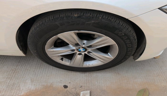 2013 BMW 3 Series 320d, Diesel, Automatic, 1,05,017 km, tyre