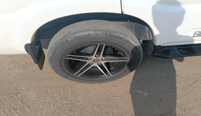 2019 Mahindra Scorpio S9, Diesel, Manual, 1,21,498 km, tyre