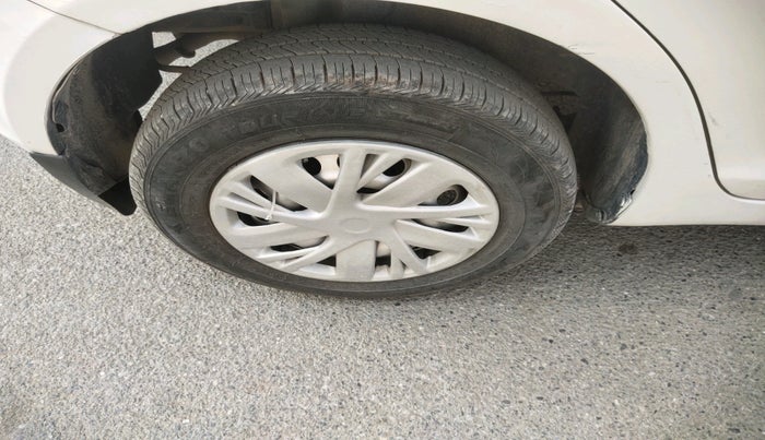 2015 Maruti Swift LXI (O), Petrol, Manual, 61,775 km, tyre