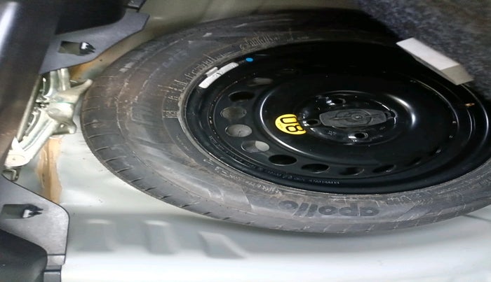 2022 Maruti Baleno ALPHA 1.2 AGS, Petrol, Automatic, 37,990 km, tyre