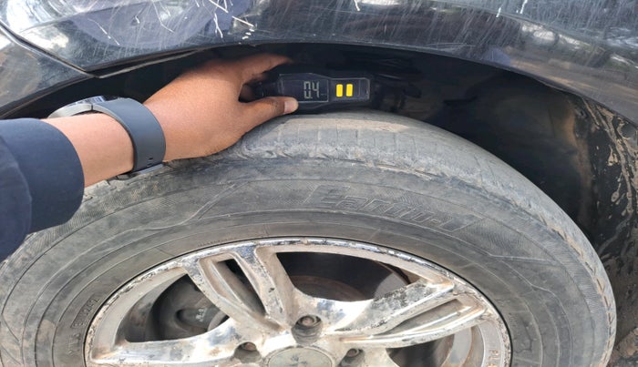 2013 Renault Scala RXE DIESEL, Diesel, Manual, 2,40,908 km, tyre