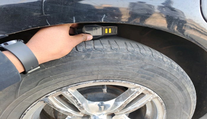 2013 Renault Scala RXE DIESEL, Diesel, Manual, 2,40,908 km, tyre