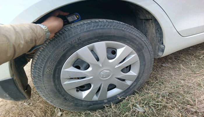 2014 Maruti Swift Dzire VXI, Petrol, Manual, 25,203 km, tyre