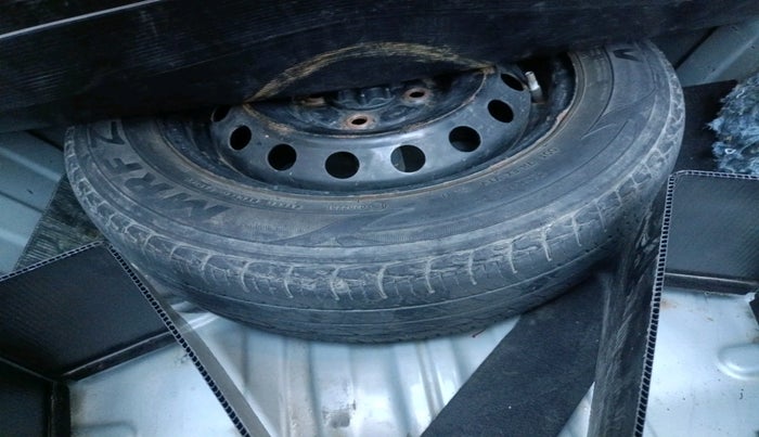 2011 Toyota Etios G, Petrol, Manual, 90,114 km, tyre