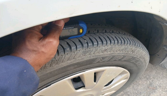 2013 Maruti Swift VXI, Petrol, Manual, 1,18,527 km, tyre